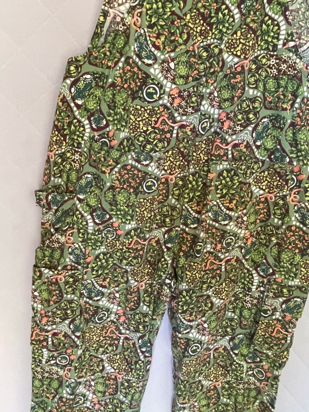 Duluth Women's Heirloom Gardening Overalls - Small - Cabbage and Hose Motif - Picture 15 of 16